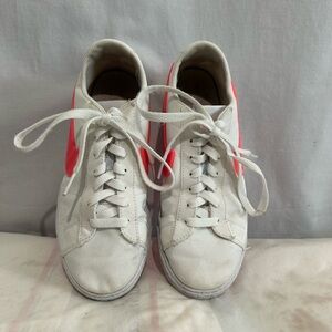 Nike White & Pink Low-Top Sneakers – Youth Size 5.5Y